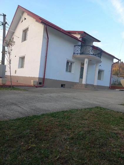 Casă cu Teren 1300 Mp în Leordeni