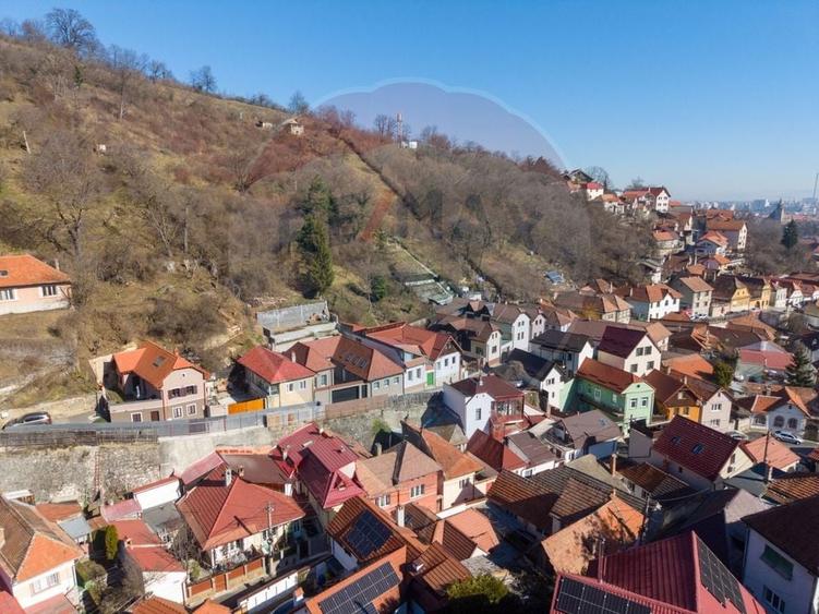 Casă cu 2 camere cu Teren 620 Mp în Schei