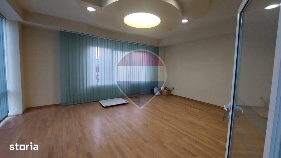 Spațiu comercial, de 880 mp, în Muntenii de Jos