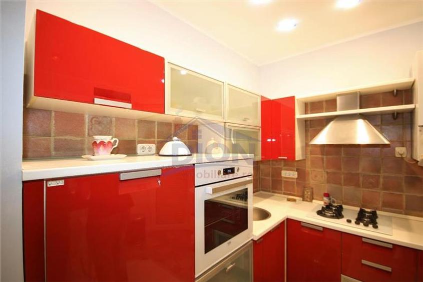 Apartament cu 3 camere decomandat, mobilat în Arcul de Triumf