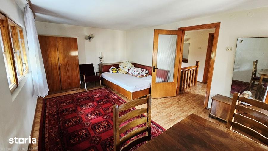 Casă cu 4 camere cu Teren 400 Mp în Central