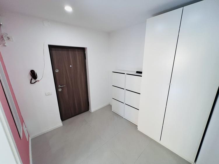 Apartament cu 2 camere semidecomandat, mobilat în Tei