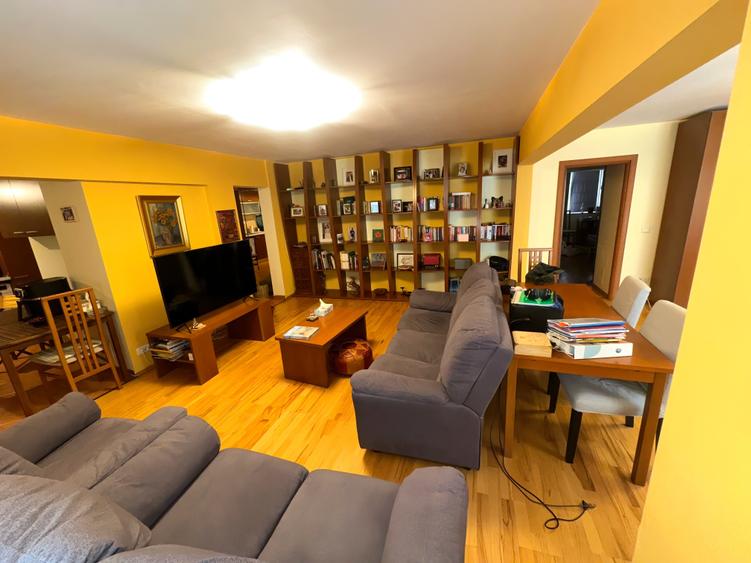 Apartament cu 4 camere semidecomandat, mobilat în Aviației