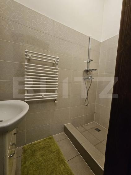 Apartament cu 4 camere semidecomandat în Traian