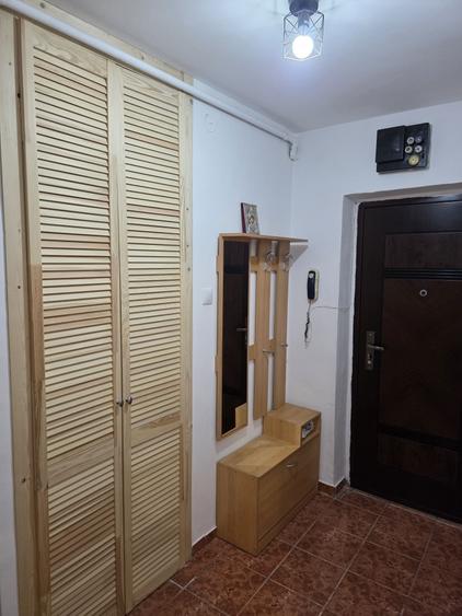 Garsonieră decomandată în Tei