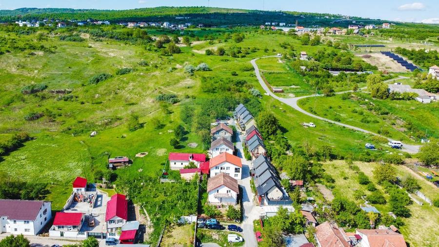 Casă cu 5 camere cu Teren 350 Mp în Iris