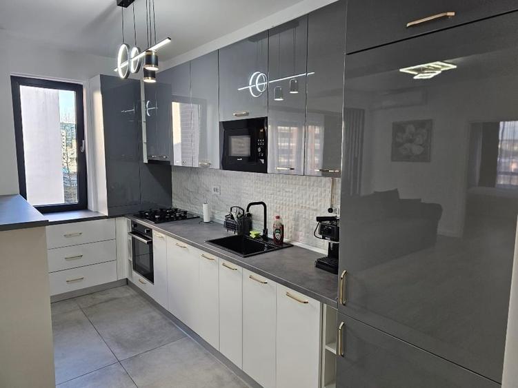 Apartament cu 3 camere, mobilat în Central