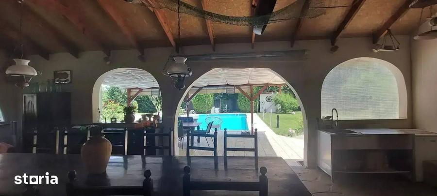 Casă cu 8 camere cu Teren 2300 Mp în Corbeanca