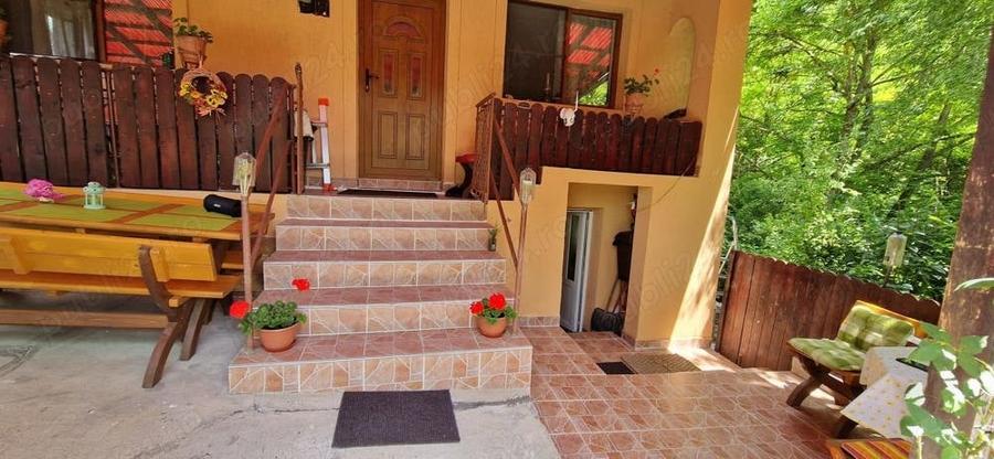 Casă cu 2 camere cu Teren 700 Mp în Sânger