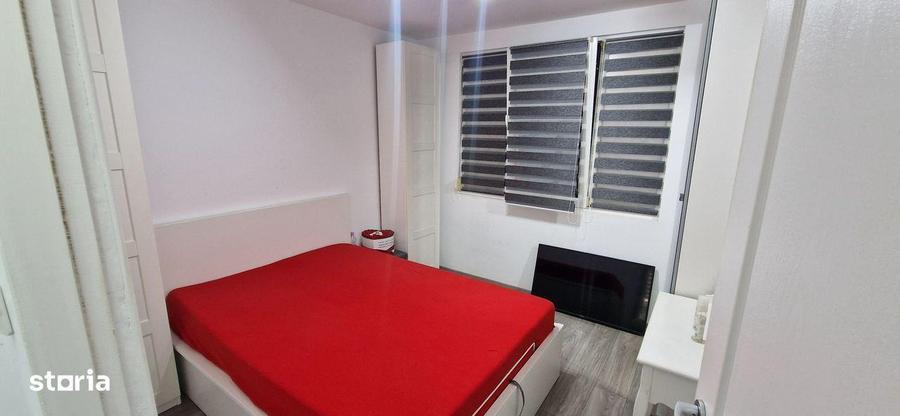 Apartament cu 3 camere decomandat în Valea Oltului