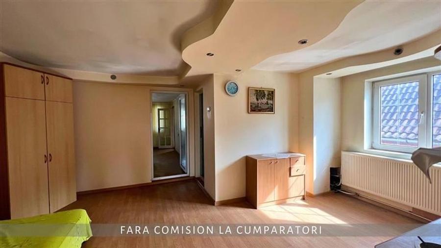 Casă individuală cu 5 camere cu Canalizare în 1 Mai
