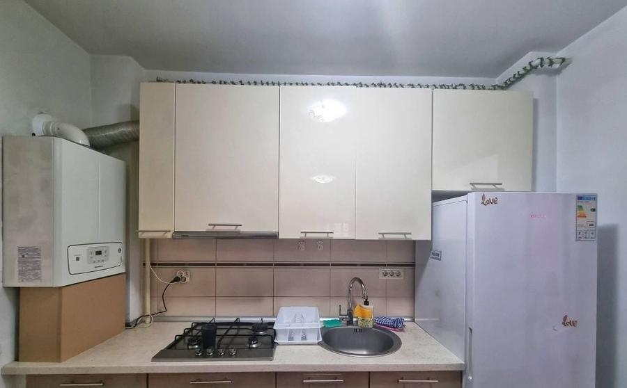 Apartament cu 3 camere decomandat în Roșu