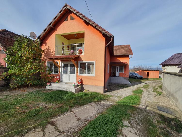 Casă individuală cu 4 camere cu Garaj în Teliu
