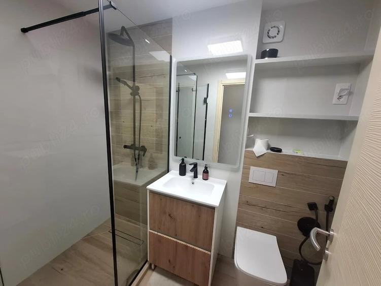 Apartament cu 4 camere decomandat în Central