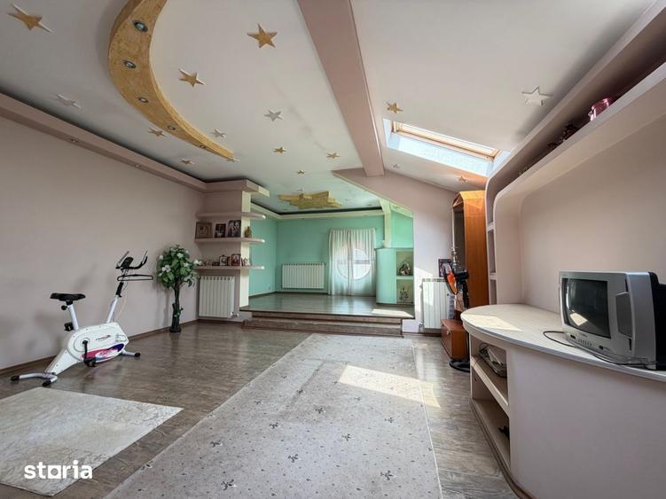 Casă cu 8 camere cu Teren 471 Mp în Centrul Civic