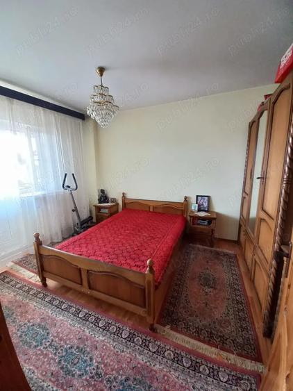 Apartament cu 4 camere decomandat în Unirii