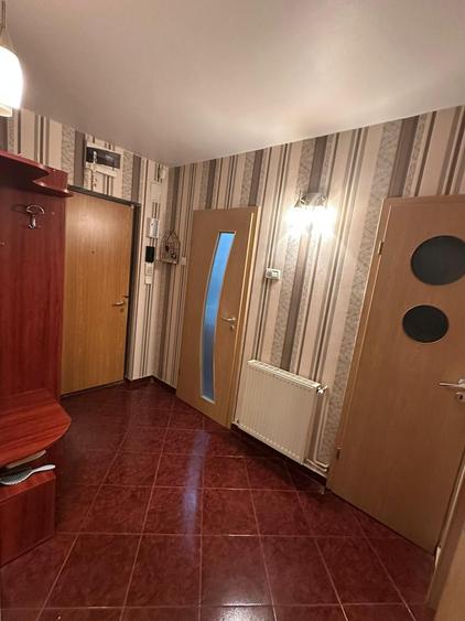 Apartament cu 4 camere decomandat în Titan
