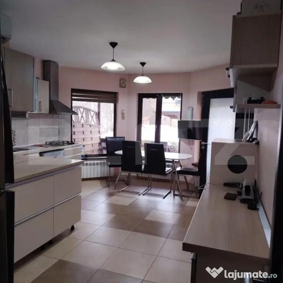 Casă cu 5 camere cu Teren 500 Mp în Bucium