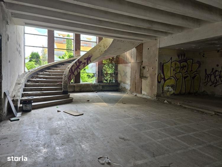 Spațiu comercial, de 8,300 mp, în Răcăștia