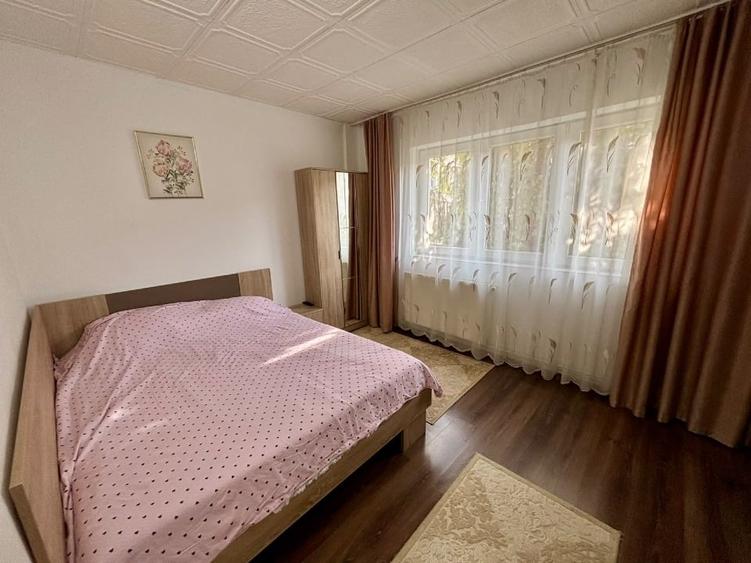 Apartament cu 2 camere semidecomandat, mobilat în Decebal
