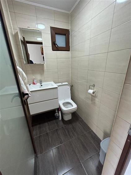 Casă individuală cu 5 camere cu Canalizare în Lacu Sărat