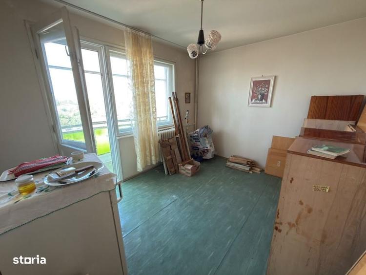 Apartament cu 3 camere semidecomandat în Andrei Mureșanu