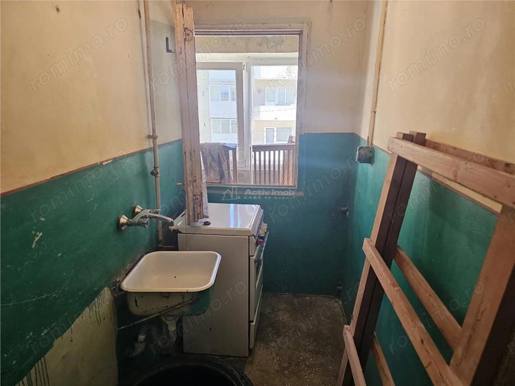 Garsonieră decomandată, mobilată în Micro IV