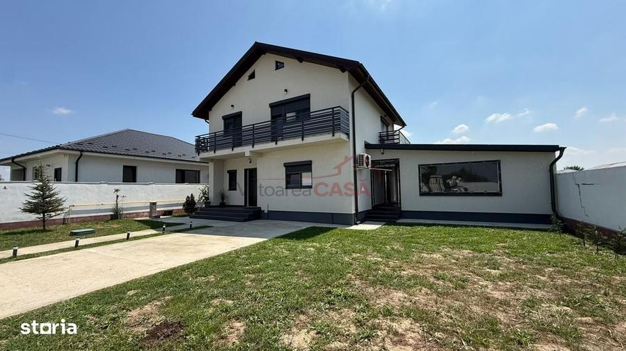 Casă cu 4 camere în Domnești