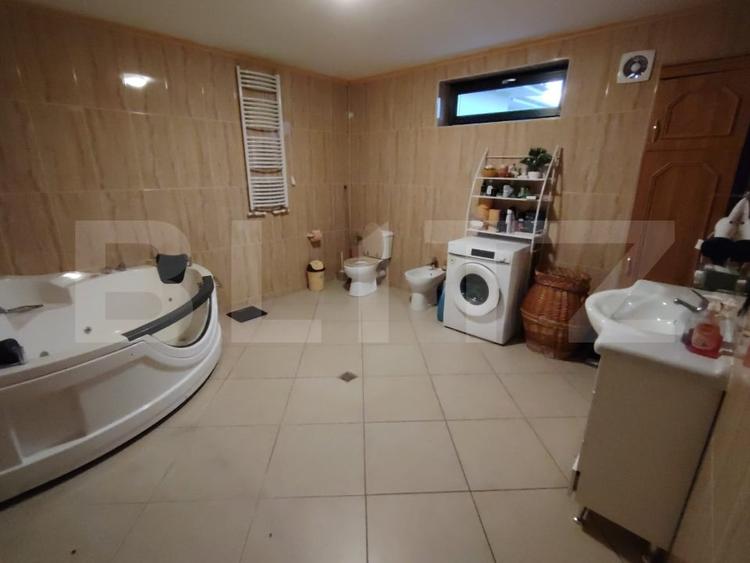 Casă individuală cu 4 camere cu Canalizare în Craiovița Nouă