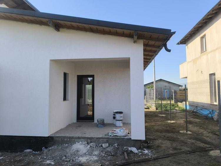 Casă cu 3 camere în Agigea