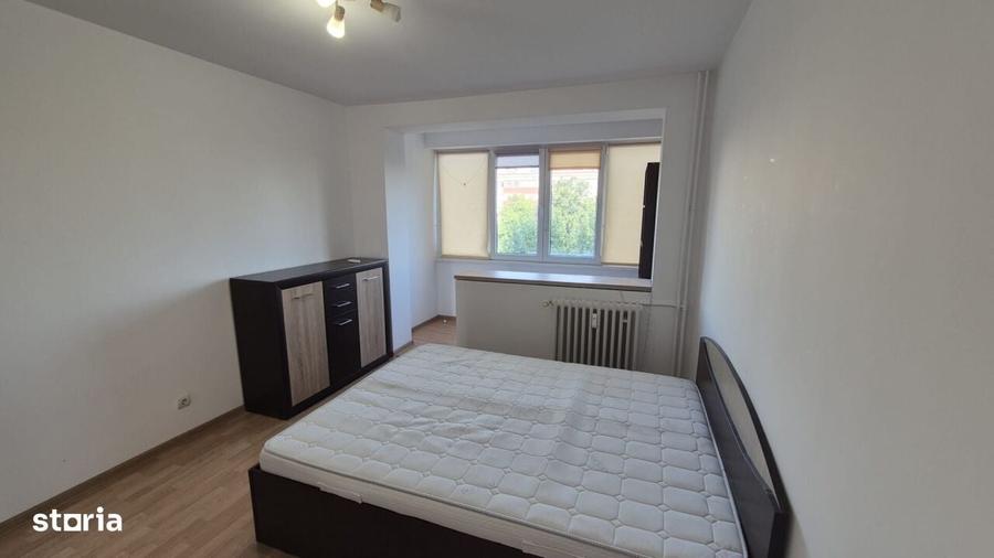 Apartament cu 3 camere semidecomandat în Giurgiului