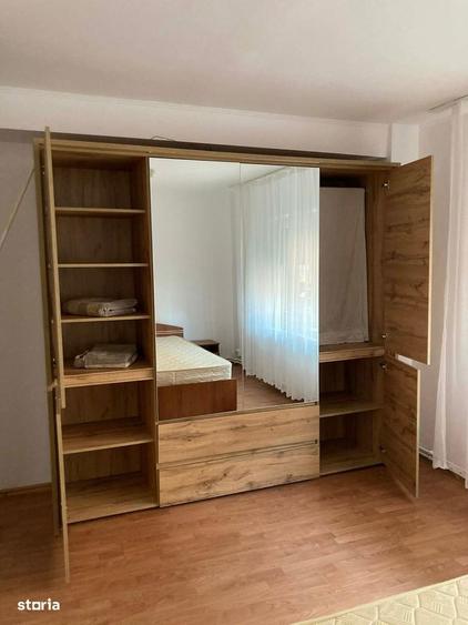 Apartament cu 3 camere decomandat, mobilat în Florilor