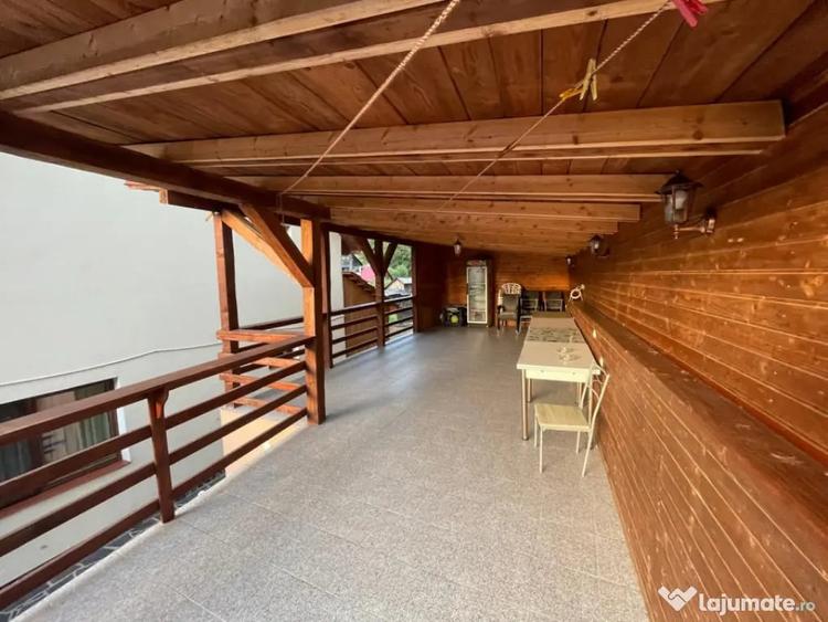 Casă cu 6 camere cu Teren 500 Mp în Firiza