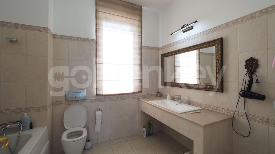 Vila cu finisaje moderne in complex rezidential - 13