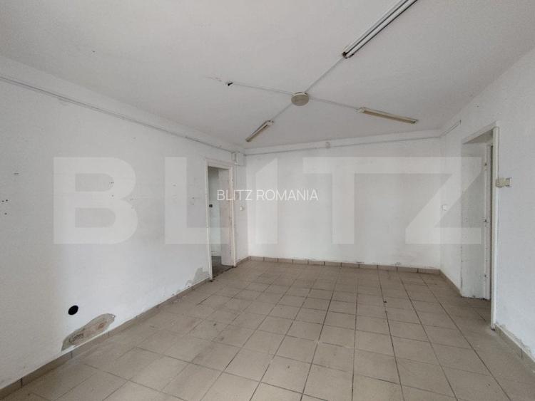 Apartament de vanzare cu 2 camere in Cugir, pretabil si pentru spatiu comercial.
