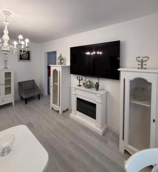 Apartament 3 camere Centrul Civic etajul 2 - 3