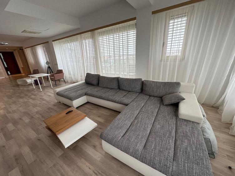 Apartament cu 3 camere decomandat, mobilat în Central