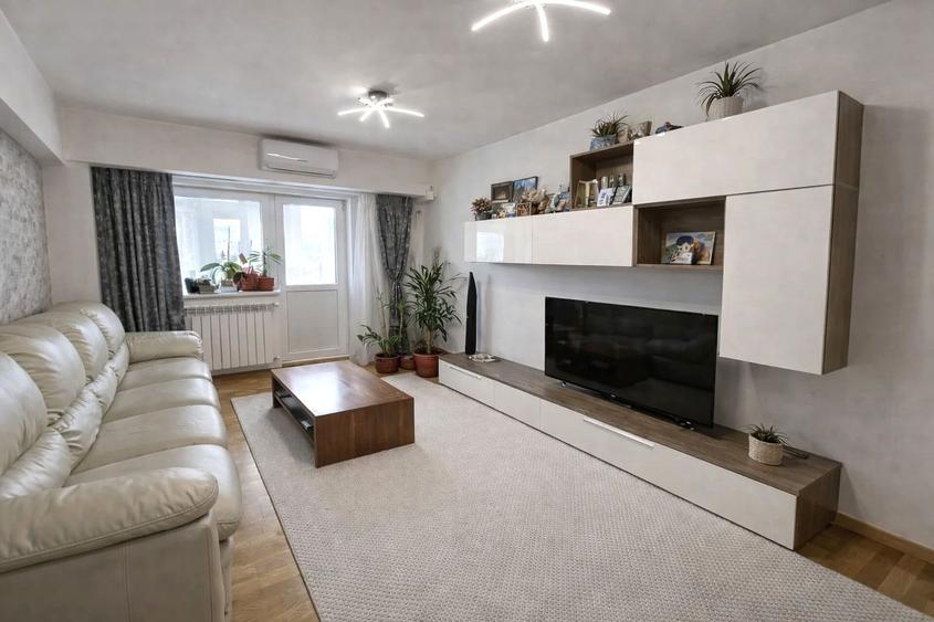 Apartament cu 3 camere decomandat, mobilat în P-ța Alba Iulia