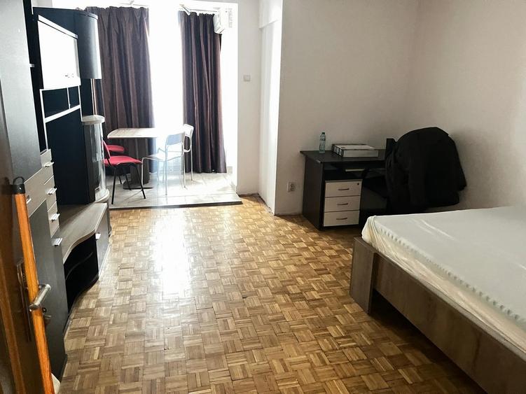 Garsonieră, zona Giurgiului, 2 stații  Eroii Revoluției, str Magurei, 1 - 2