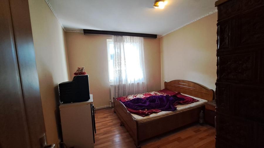 AGIGEA, 3 CAMERE DECOMANDAT 2 BAI, CENTRALA GAZ, 70 MP. PARCARE, BOXA - 12