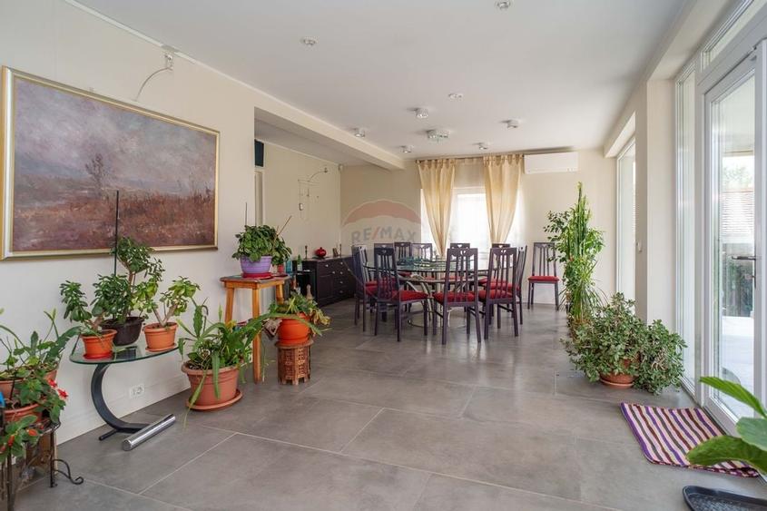 Casă / Vilă cu 10 camere, de vânzare. Todireni, Botoșani. - 17