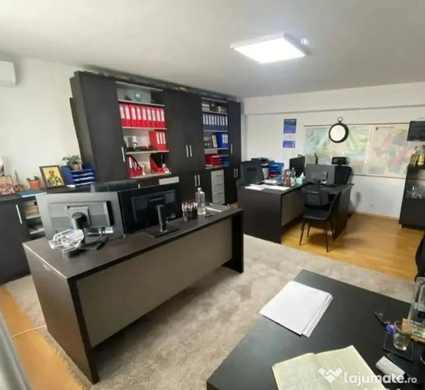 Apartament cu 4 camere decomandat în Central