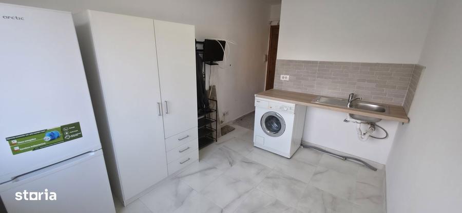 Etajul 2 zona Dacia - Biserica , libera - 4