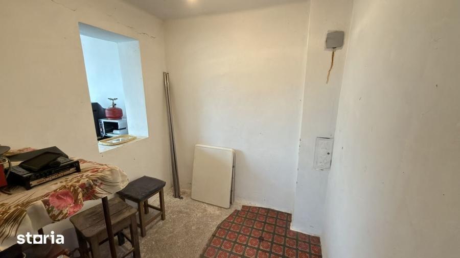 Casă cu 3 camere cu Teren 4108 Mp în Central