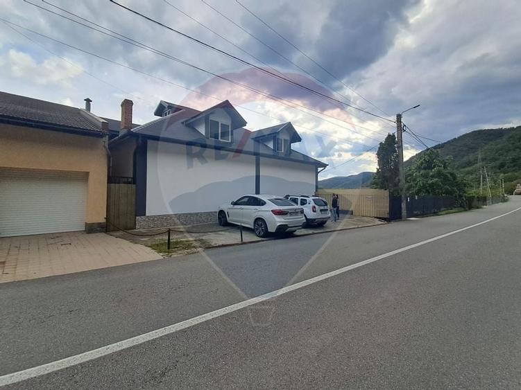 Pensiune Eselnita / 16 camere / Teren - 1448 mp / Ponton - 42