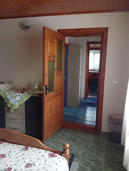 Casa gata de locuit cu teren generos plus o casa batraneasca  - 6