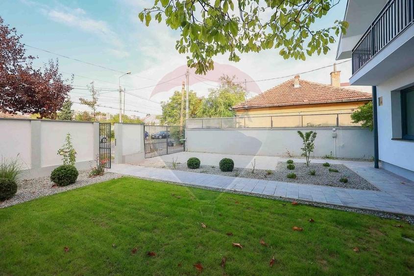 Casă individuală cu 5 camere cu Teren 301 Mp în Calea Aradului