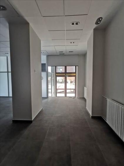 Sp comercial central (parter stradal, renovat) plus demisol iluminat natural - 2