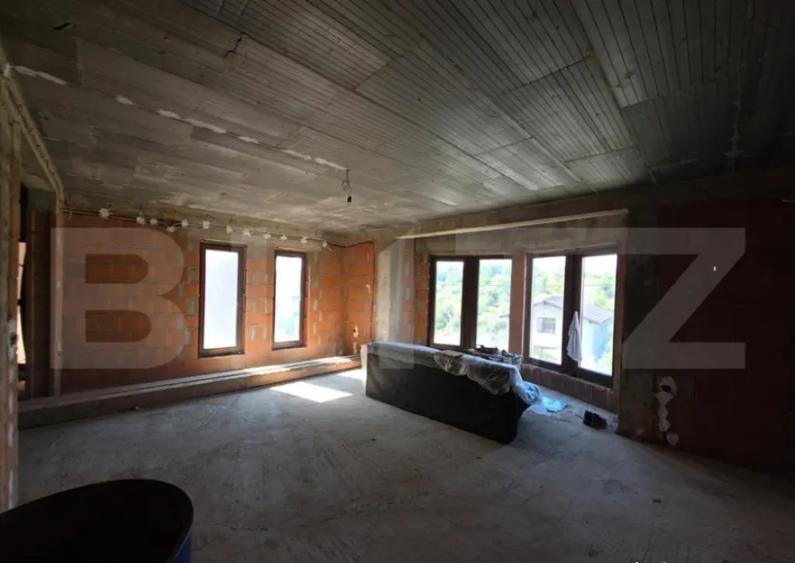 Teren 10 ari cu casa la ro?u 240 mp cu plus garajValea - 7