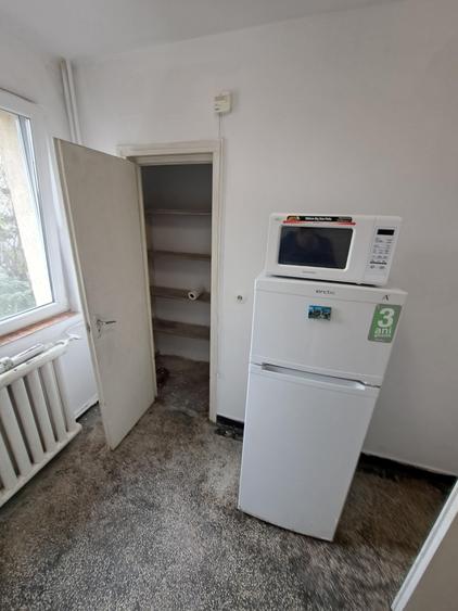 3 camere, intre Gara de Nord si Basarab, B-dul Dinicu Golescu, nr 39 - 21